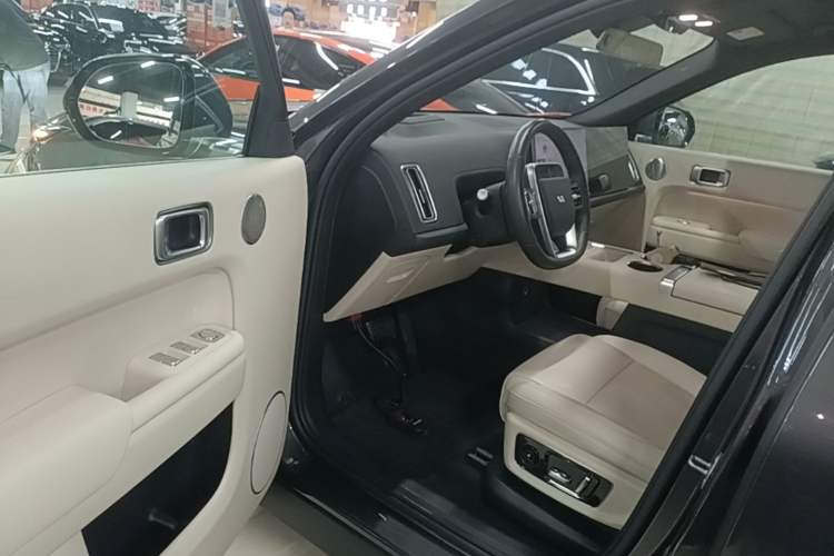 Used Li Auto L8 2024 Ultra Model
