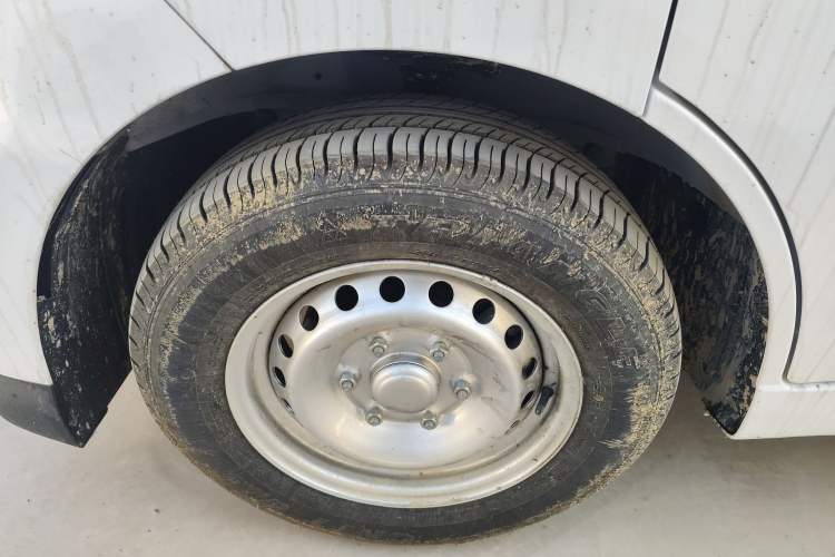 Used Wuling Yangguang 2024 300KM Comfort Version Passenger Van 75kW