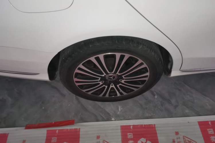 Used Mercedes-Benz C-Class 2018 C 200 L Right Rear Wheel Hub