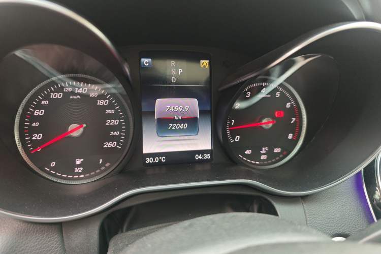 Used Mercedes-Benz C-Class 2018 C 200 L Sport Edition Odometer Close Up