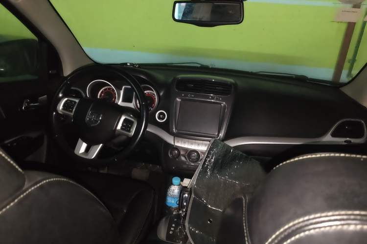 Used Dodge Journey 2013 2.4L Two-Wheel Drive Luxury Version