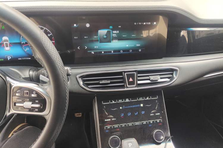 Used JETOUR X95 2020 1.6T DCT Exploration Pro Edition 7 Seats Audio And AC Panel