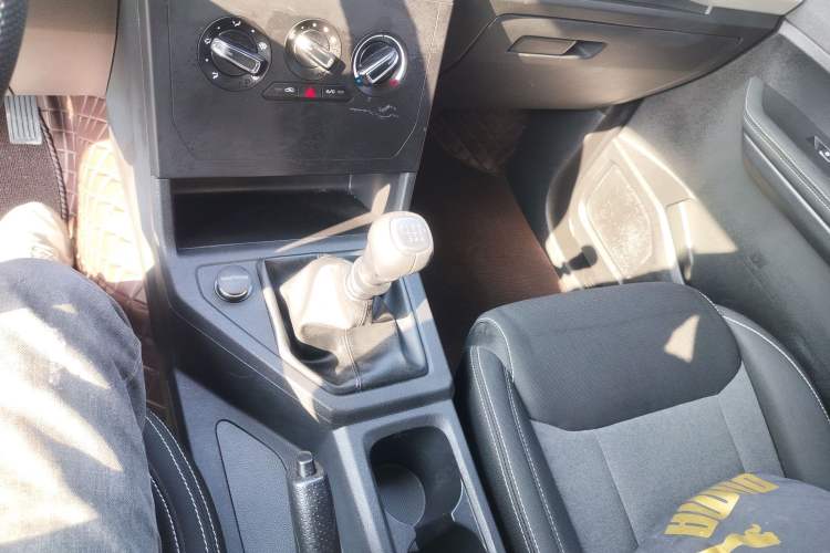 Used Wuling Zhengcheng 2021 1.5T Manual Comfort Version Gear Lever