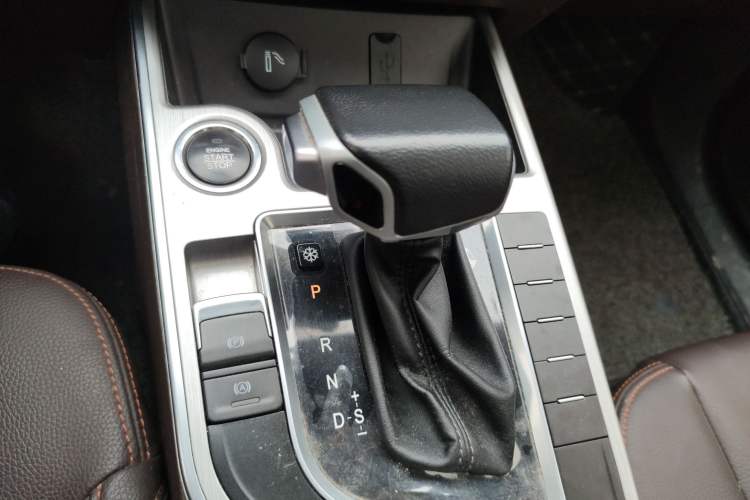 Used FORTHING Joyear X5 2017 Jingxiang Series 1.5T CVT Luxury Model Gear Lever