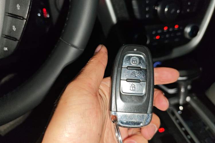 Used Bestune X80 2013 2.0L automatic luxury version Vehicle Key