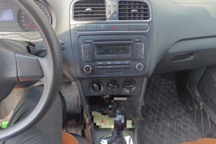 Used Volkswagen Polo 2011 1.6L Automatic ZhiShang Version Audio And AC Panel
