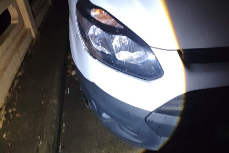 Used Ford Transit 2017 2.0T Diesel Multi-Function Commercial Vehicle Mid-Drive Mid-Roof China V Standard Right Front Headlight