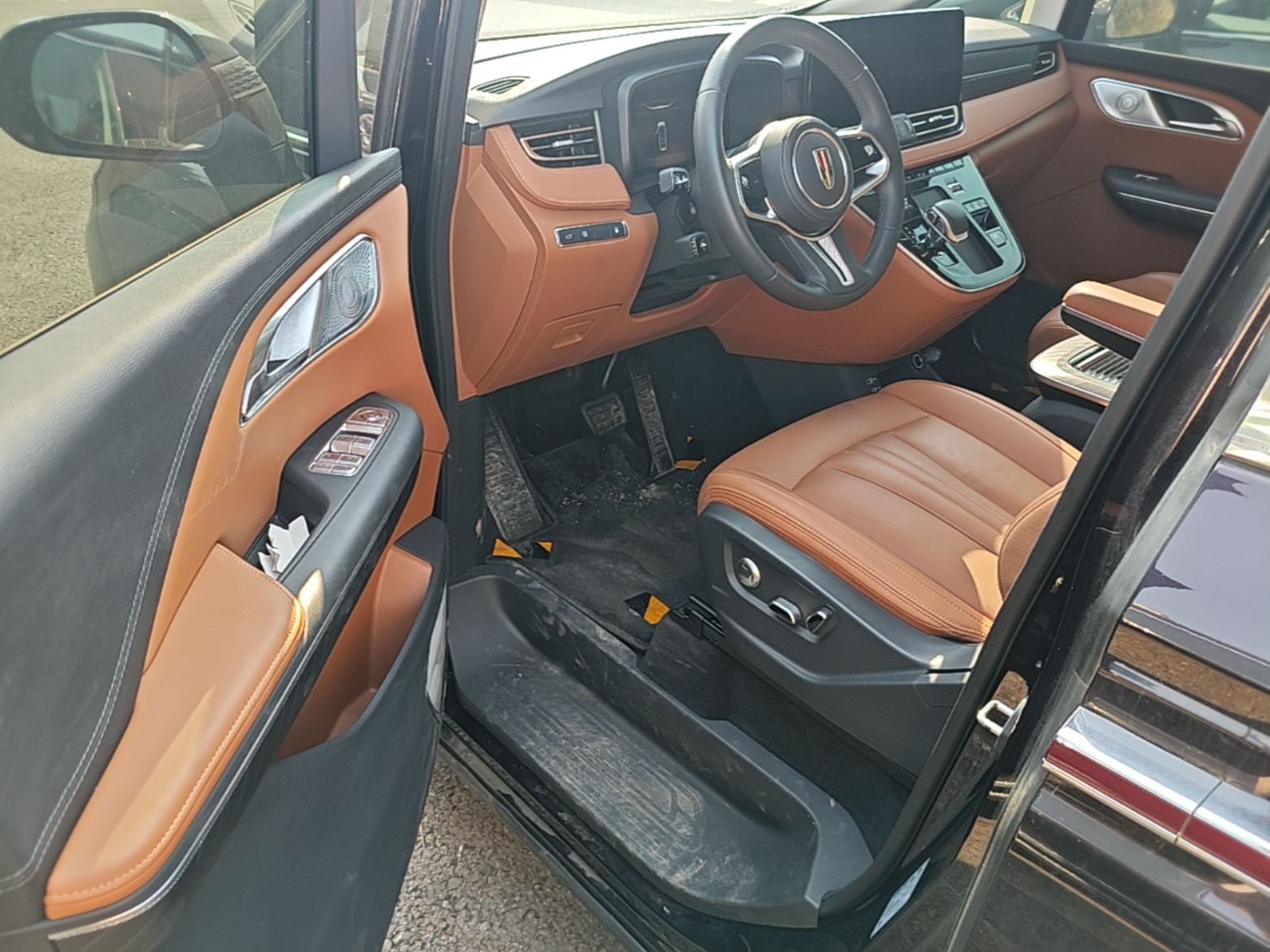 Hongqi HQ9 PHEV 2024 2.0T Four-Wheel Drive Business Edition — снимка 18