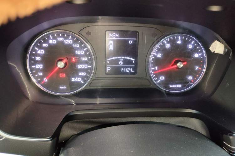 Used Roewe RX5 2020 20T Automatic 4G Connect Superior Flagship Edition Odometer Close Up