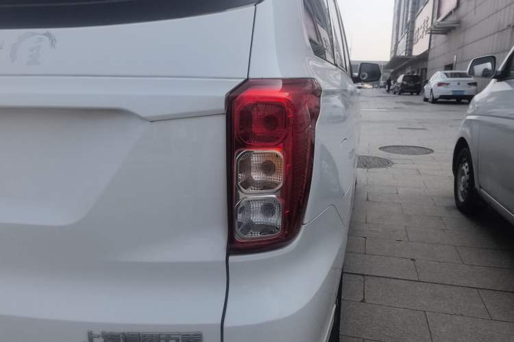 Used Wuling Hongguang 2019 1.5L S Standard Version China VI LAR
