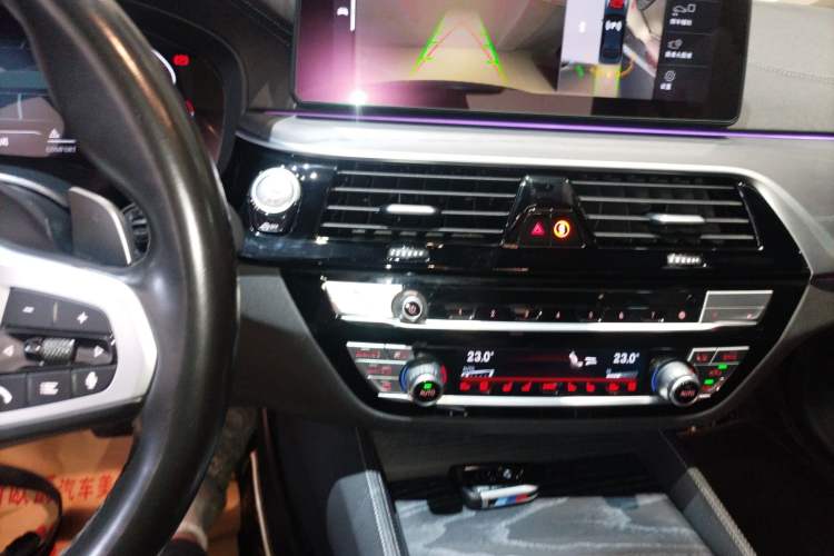 Used BMW 5 Series 2022 Restyled 530Li Luxury Edition M Sport Package Audio And AC Panel