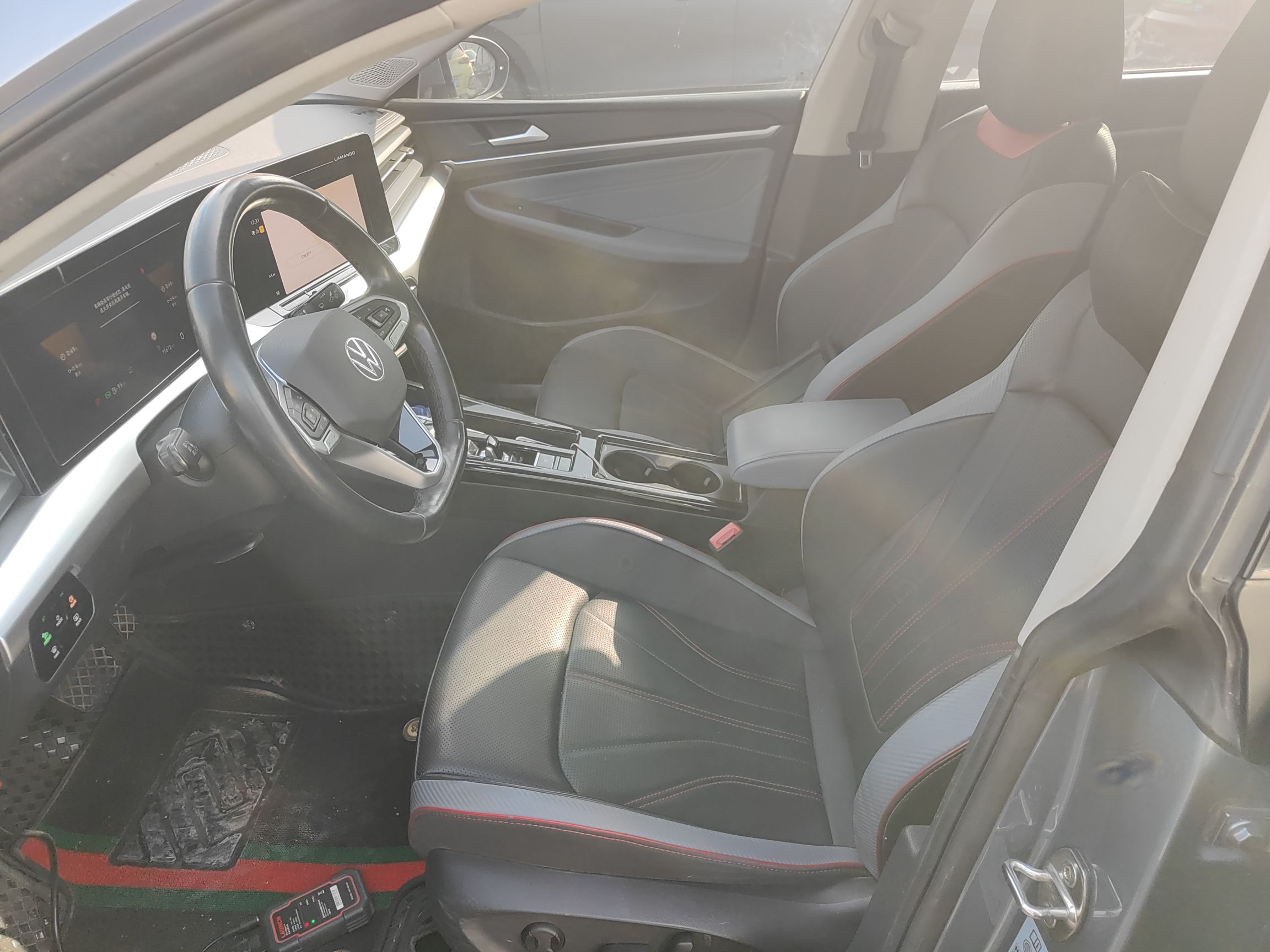 Переднее сиденье в автомобиле