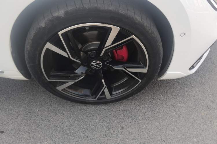 Used Volkswagen FAW-Volkswagen CC 2023 380TSI Striking Edition Right Front Wheel Hub