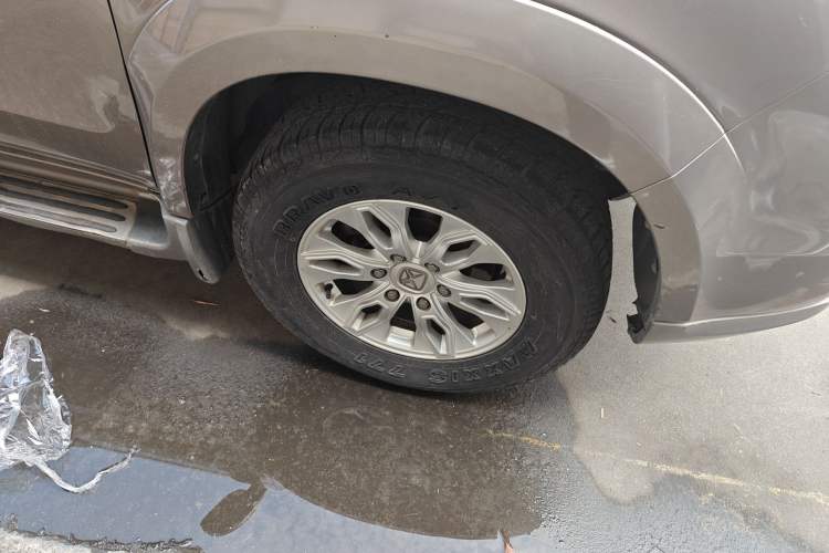 Used JMC Yusheng S350 2013 2.4T Automatic 4x4 Diesel Ultra-Luxury 5-Seater Right Front Wheel Hub