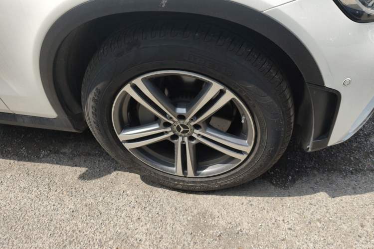 Used Mercedes-Benz GLC 2020 GLC 260 L 4MATIC Luxury Model Right Front Wheel Hub