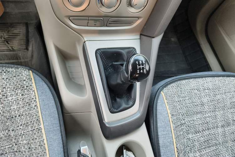 Used Ford Focus 2012 Sedan 1.6L Manual Comfort Model Gear Lever