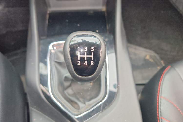 Used Soueast DX3 2018 1.5L Manual Luxury Model Gear Lever