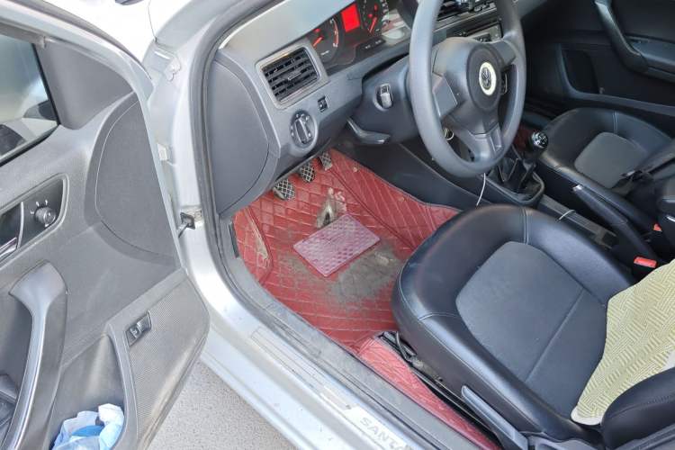 Used Volkswagen Santana 2015 1.6L Manual Comfort Edition Driver Seat