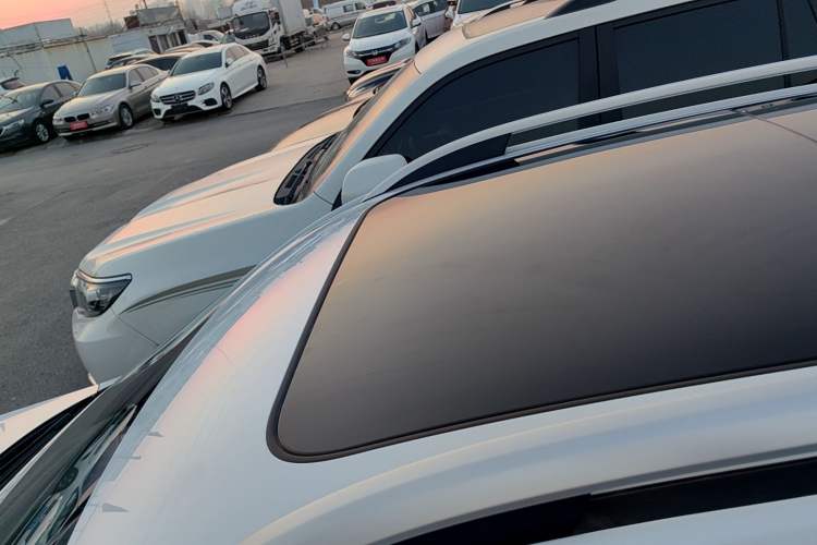 Used Roewe RX5 2025 PLUS 330TGI Automatic Trendsetting Smart Edition Roof