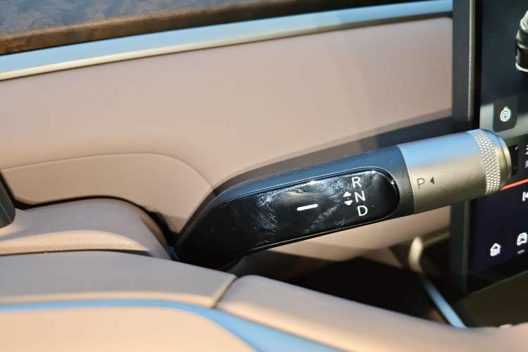 Used ONVO Luxeed L90 2025 Model—Max Six-Seater Version
