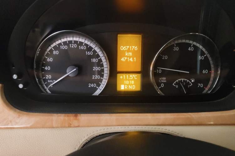 Used Mercedes-Benz Viano 2013 3.0L Hospitality Edition Instrument Cluster