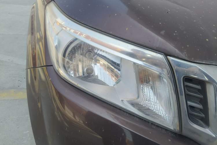 Used Nissan Navara 2017 2.5L Automatic 2WD Luxury Edition QR25 Right Front Headlight