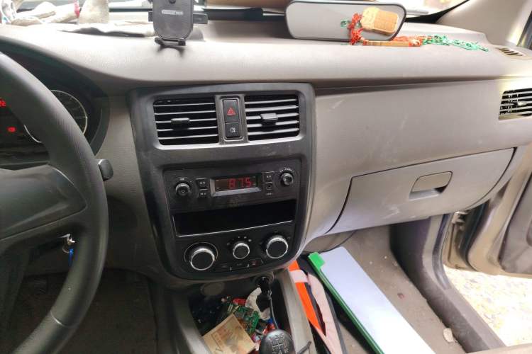 Used Wuling Rongguang V 2015 1.5L Practical Version Audio And AC Panel