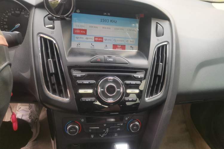 Used Ford Focus 2017 Sedan 1.6L Automatic Fashion Edition Smart Drive Version Audio And AC Panel