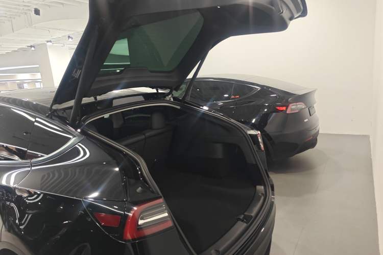 Used Tesla Model Y 2022 Rear-Wheel-Drive Version Trunk