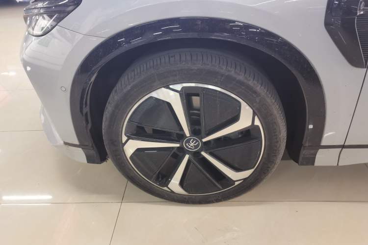 Used BYD Song L EV 2025 Intelligent Driving Version 662 km LiDAR Excellence Edition
