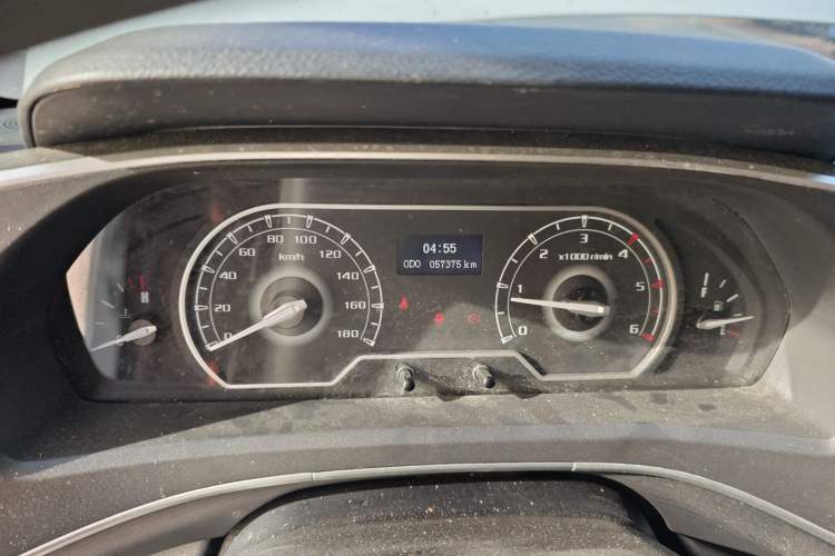 Used SAIC MAXUS Xintu V80 2019 2.0T Plus 6-Speed Manual Van Long Wheelbase Mid-Roof Design 2-3 Seater