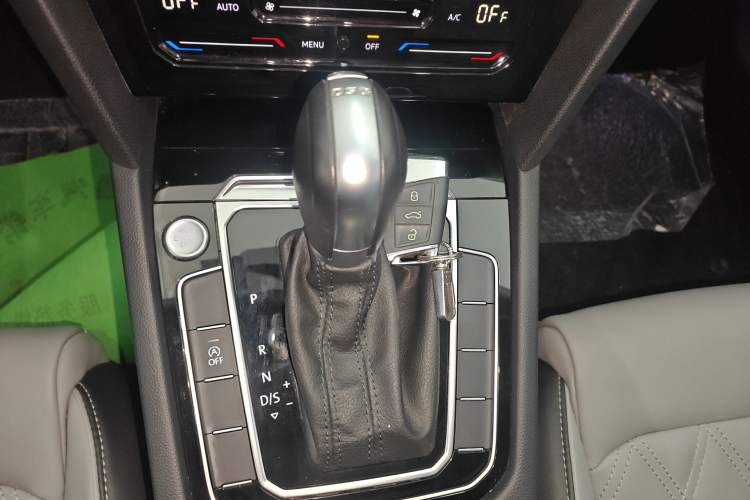 Used Volkswagen Magotan 2023 2 Million Units Limited Edition 330TSI DSG Leading Version
