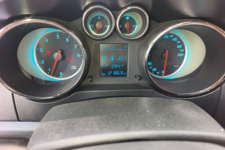 Used CHANGAN CS35 2015 1.6L Automatic Luxury Model China IV Standard
