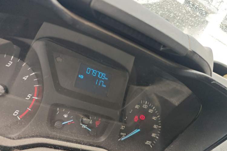 Used Ford Transit 2019 2.0T Diesel Multi-Purpose Commercial Vehicle Mid-Drive Mid-Roof 6-Seater China VI Standard
