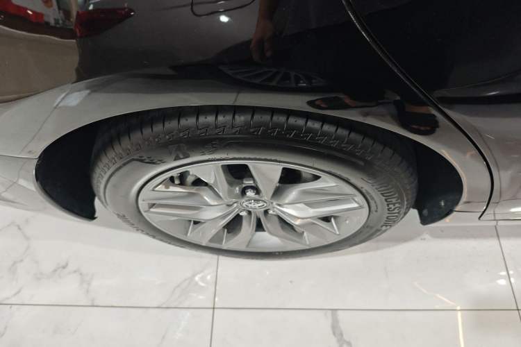 Used Toyota Avalon 2019 Dual-Engine 2.5L Luxury Edition China VI Standard