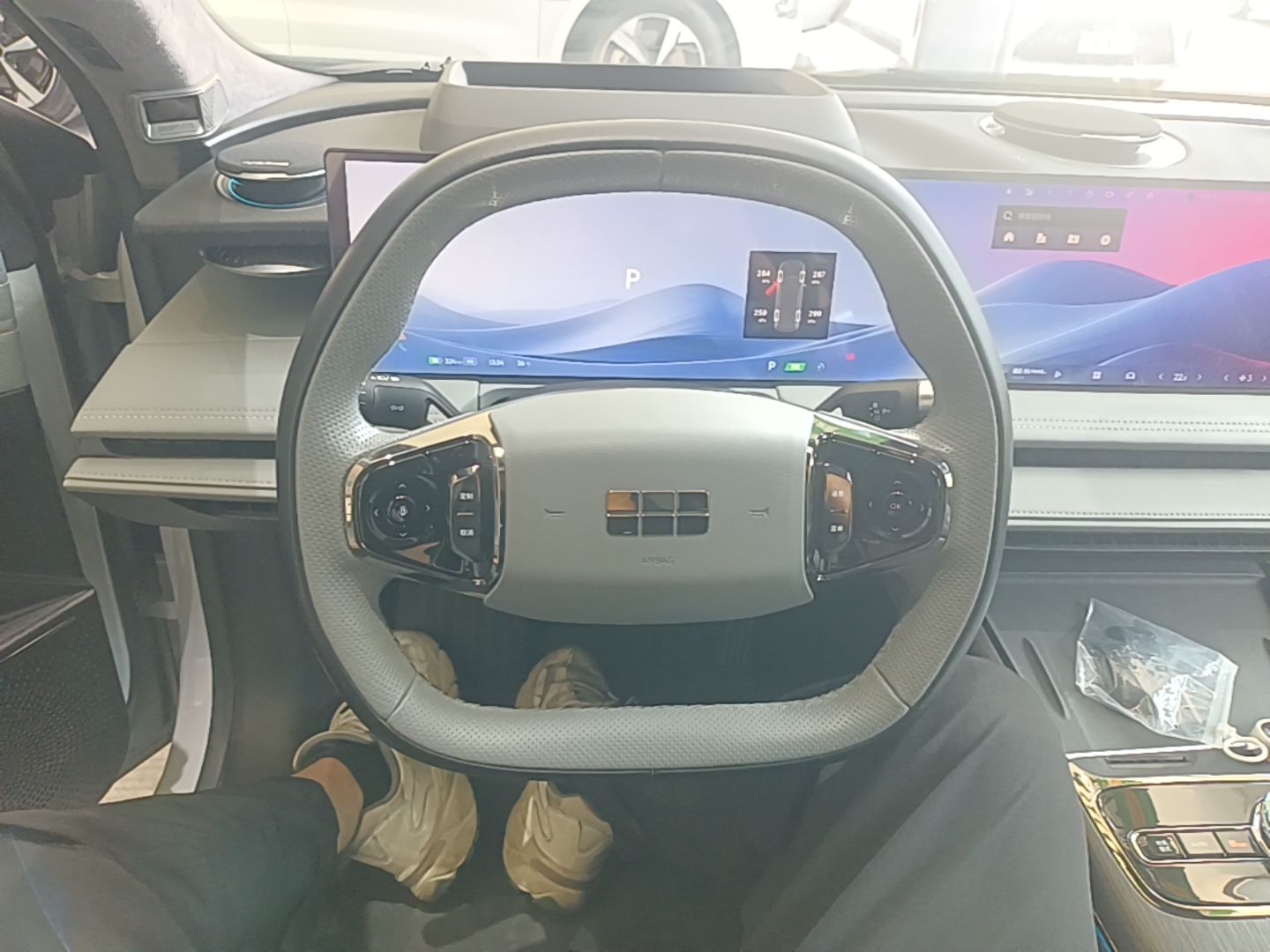 Geely Galaxy E8 2025 700 km Long-Range Intelligent Driving Version — снимка 13