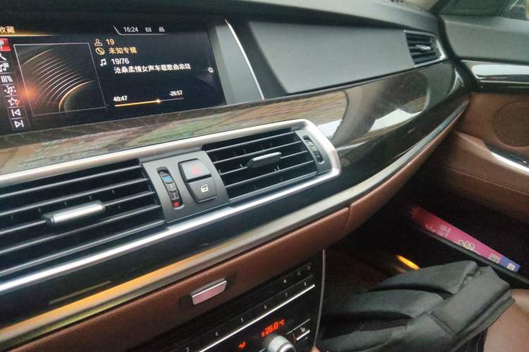 Used BMW 5 Series GT 2015 528i Leading Model
