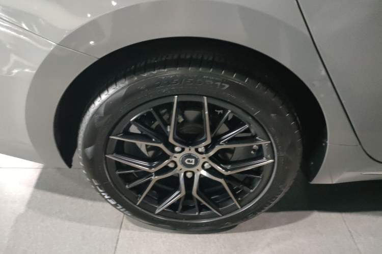 Used CHANGAN Ruicheng CC 2022 Blue Whale Edition 1.5T DCT Luxury Model Right Rear Wheel Hub