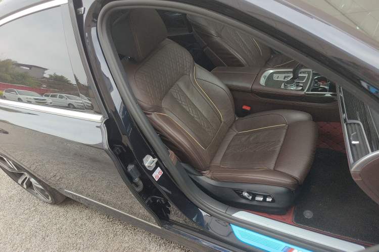 Used BMW 7 Series 2018 740Li M Sport Package Leading Model Right Front Seat