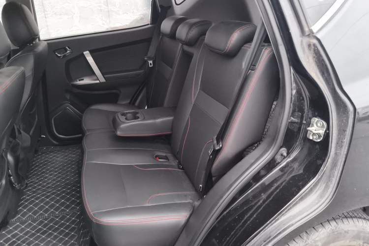 Used Geely Auto GX7 2015 Classic Edition 1.8L Manual Elite Model China V Standard Left Rear Seat