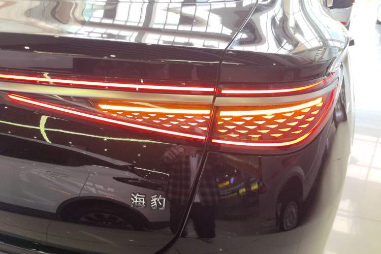 Used BYD Seal 2023 DM-i 1.5L 121km Luxury Model Exterior 3