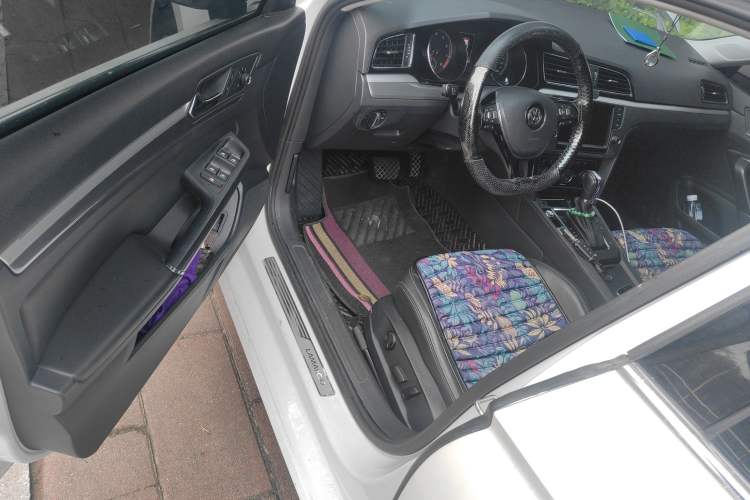 Used Volkswagen Lamando 2018 280TSI DSG Luxury Edition
