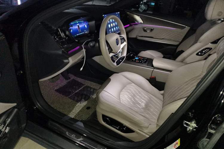 Used BYD Han 2024 EV Glory Edition 715KM Front-Wheel-Drive Flagship Model
