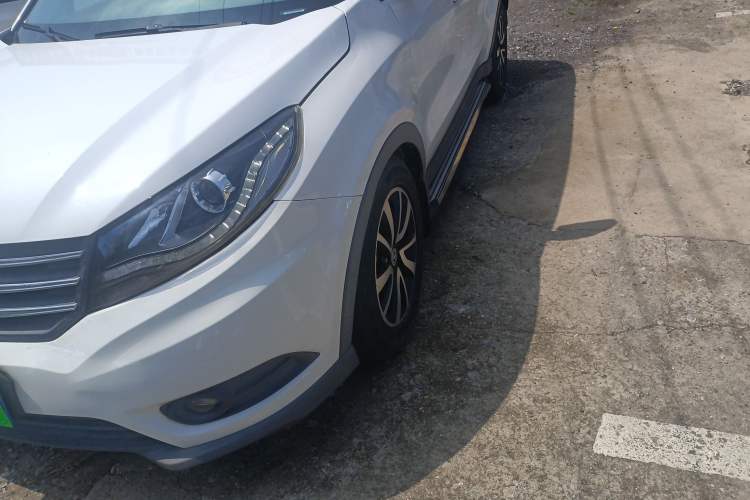 Used Dongfeng Fengon 580 2017 Revised Version 1.5T CVT Luxury Edition Exterior 4