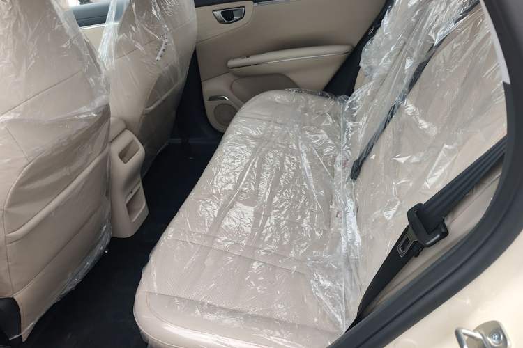 Used Wuling Bingo S 2025 Model 325km Deluxe Edition Left Rear Seat