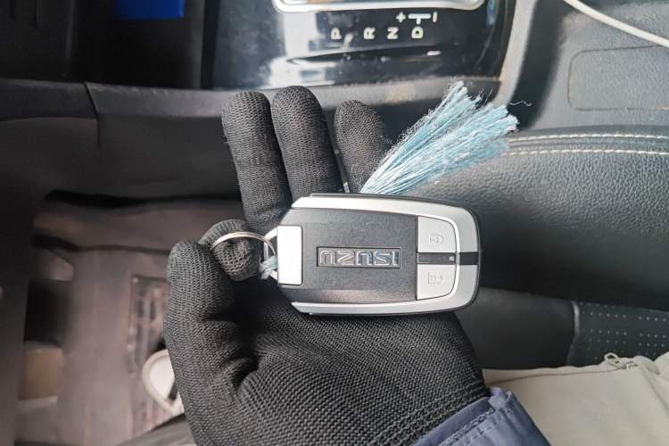 Used Isuzu mu-X 2018 1.9T Diesel Automatic 2WD Enjoyment Edition 7 Seats Vehicle Key