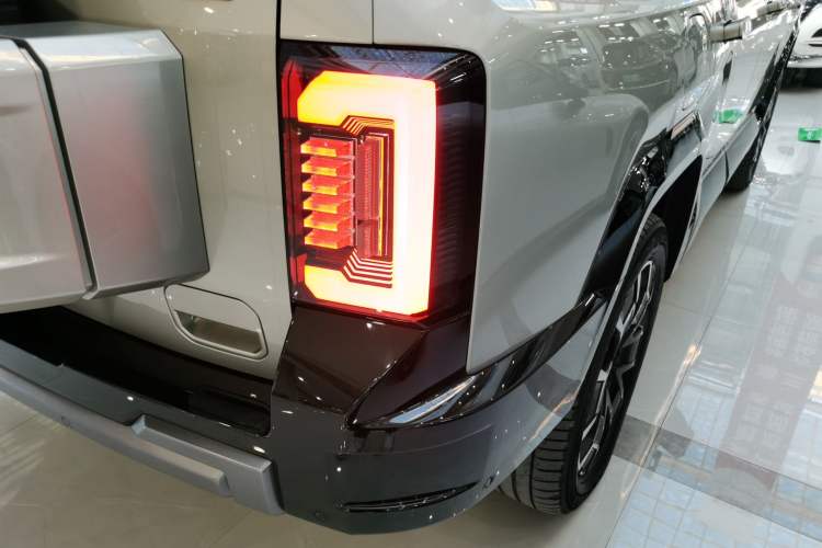 Used Formula Leopard 8 2025 Smart & Brave Flagship Edition 7 Seats