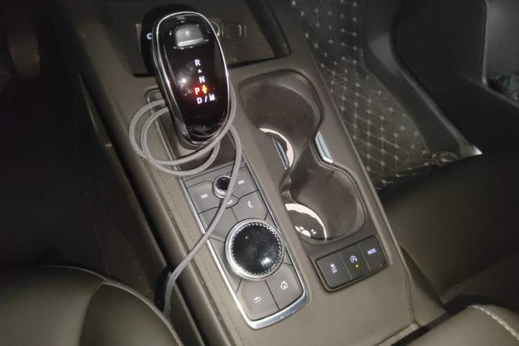 Used Cadillac XT4 2022 28T Two-Wheel-Drive Luxury Version