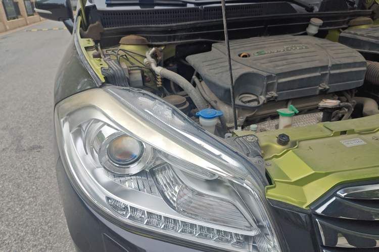 Used Suzuki S-Cross 2014 1.6L CVT Two-Wheel Drive Elite Version Right Front Headlight