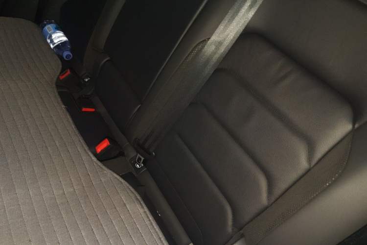 Used Volkswagen Tayron 2020 280TSI Two-Wheel Drive Luxury Connect Edition Left Rear Seat